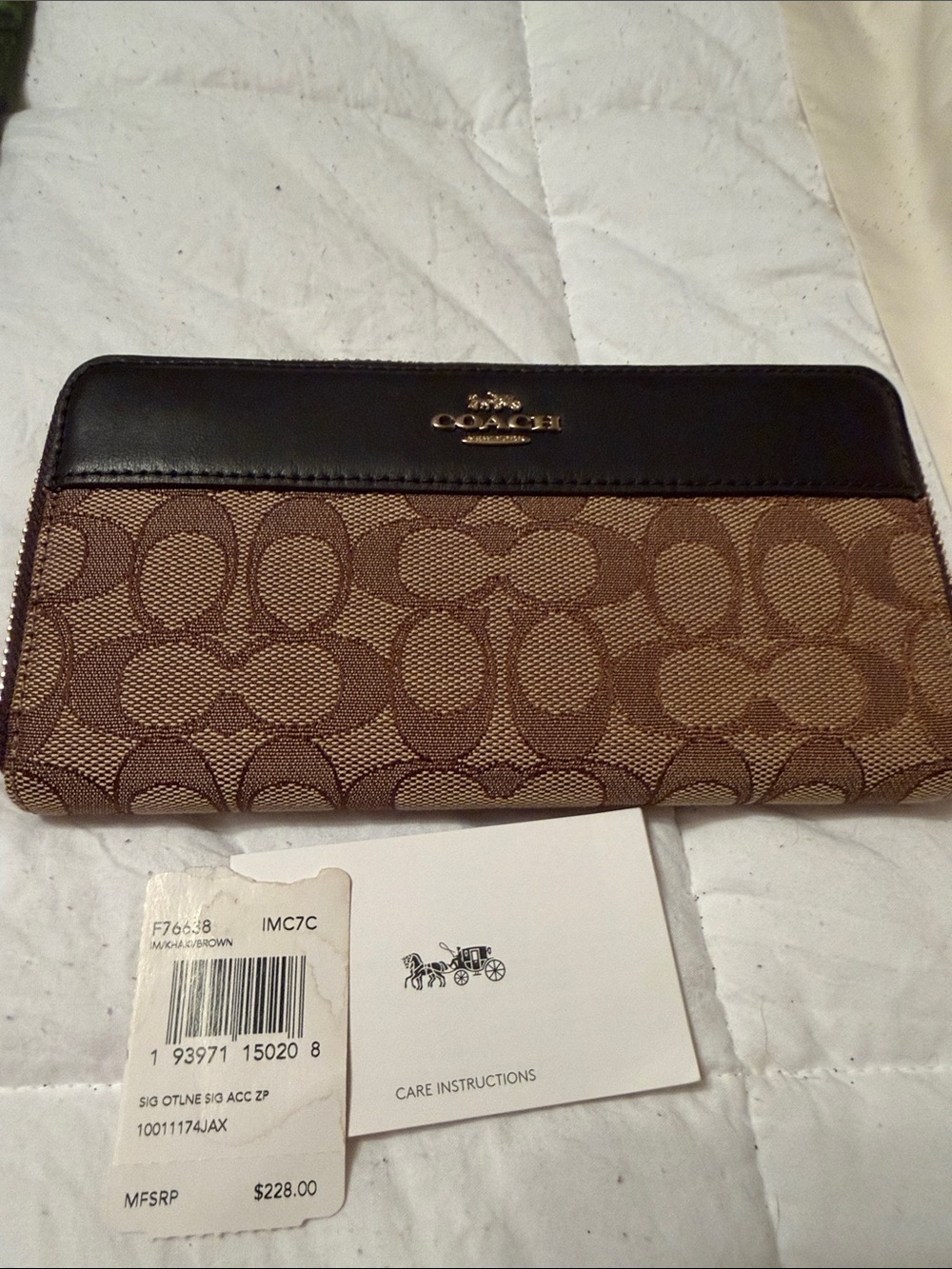 Coach signature long wallet Brown and Black Signature Zip Wallet MWT retail $228